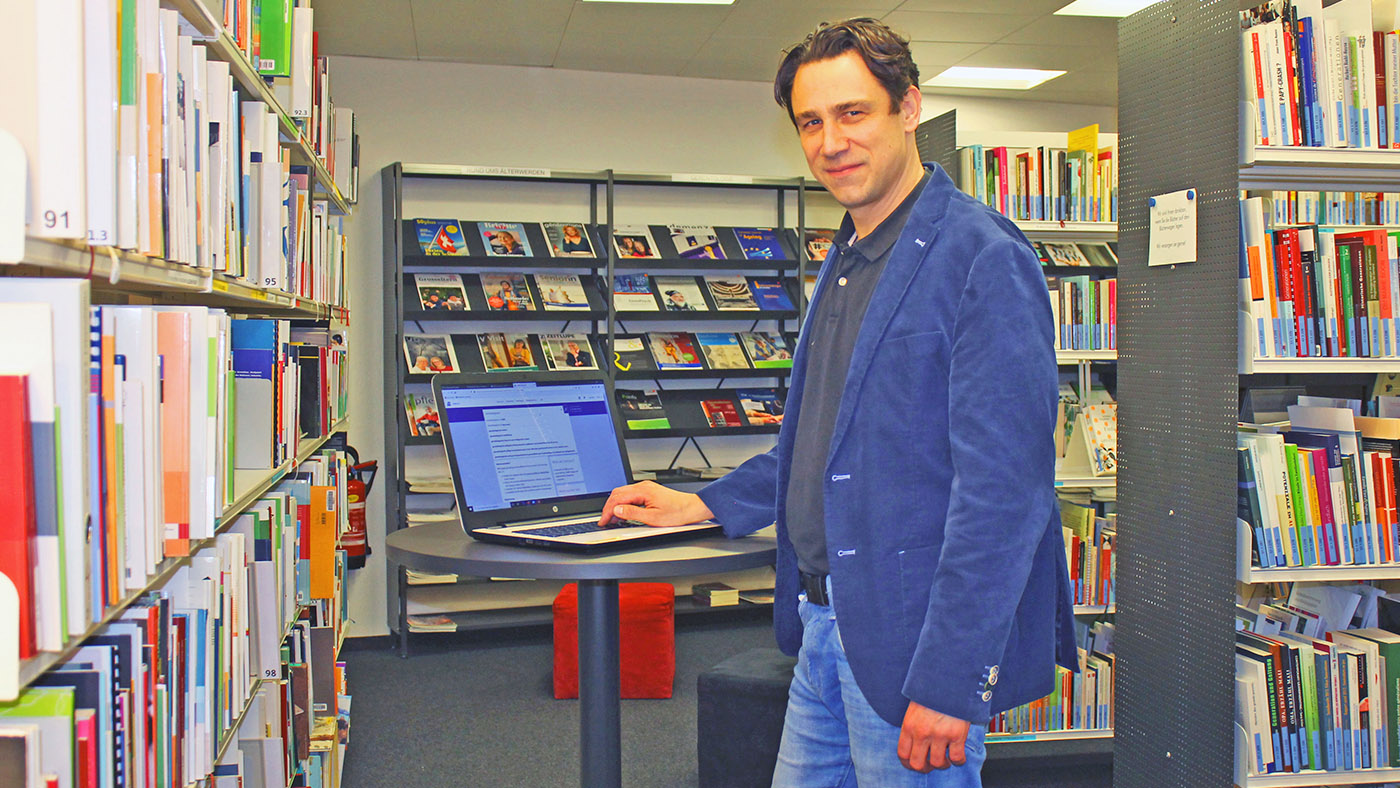 Dieter Sulzer, responsable de la bibliothèque Pro Senectute, est heureux d'être responsable de la littérature pour personnes âgées à la ZHAW de Winterthur à partir d'avril 2021.